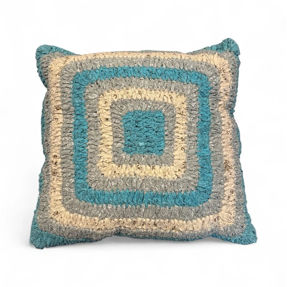 Homespice Decor Crochet Square‎ Throw Pillow